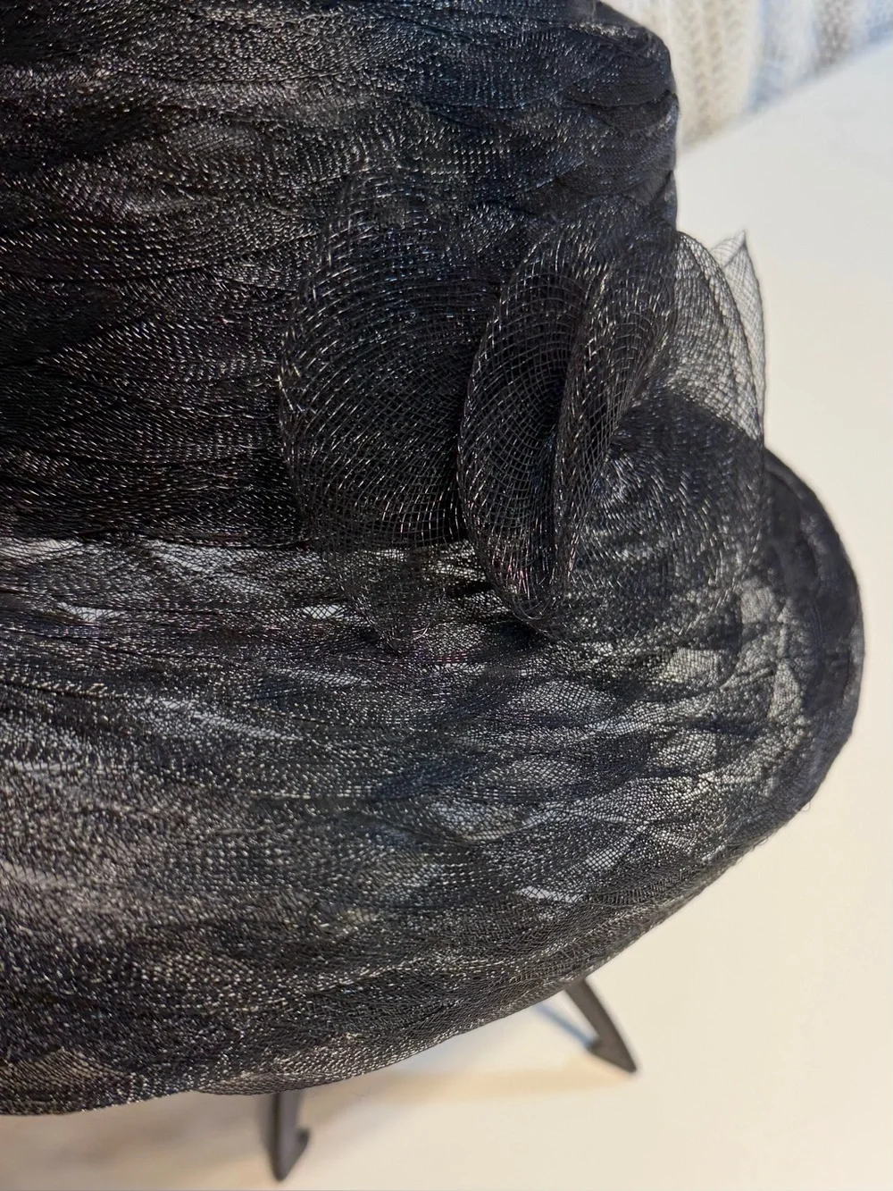 Wide‎ brim fancy hat women’s black mesh flower rosette church retro vintage